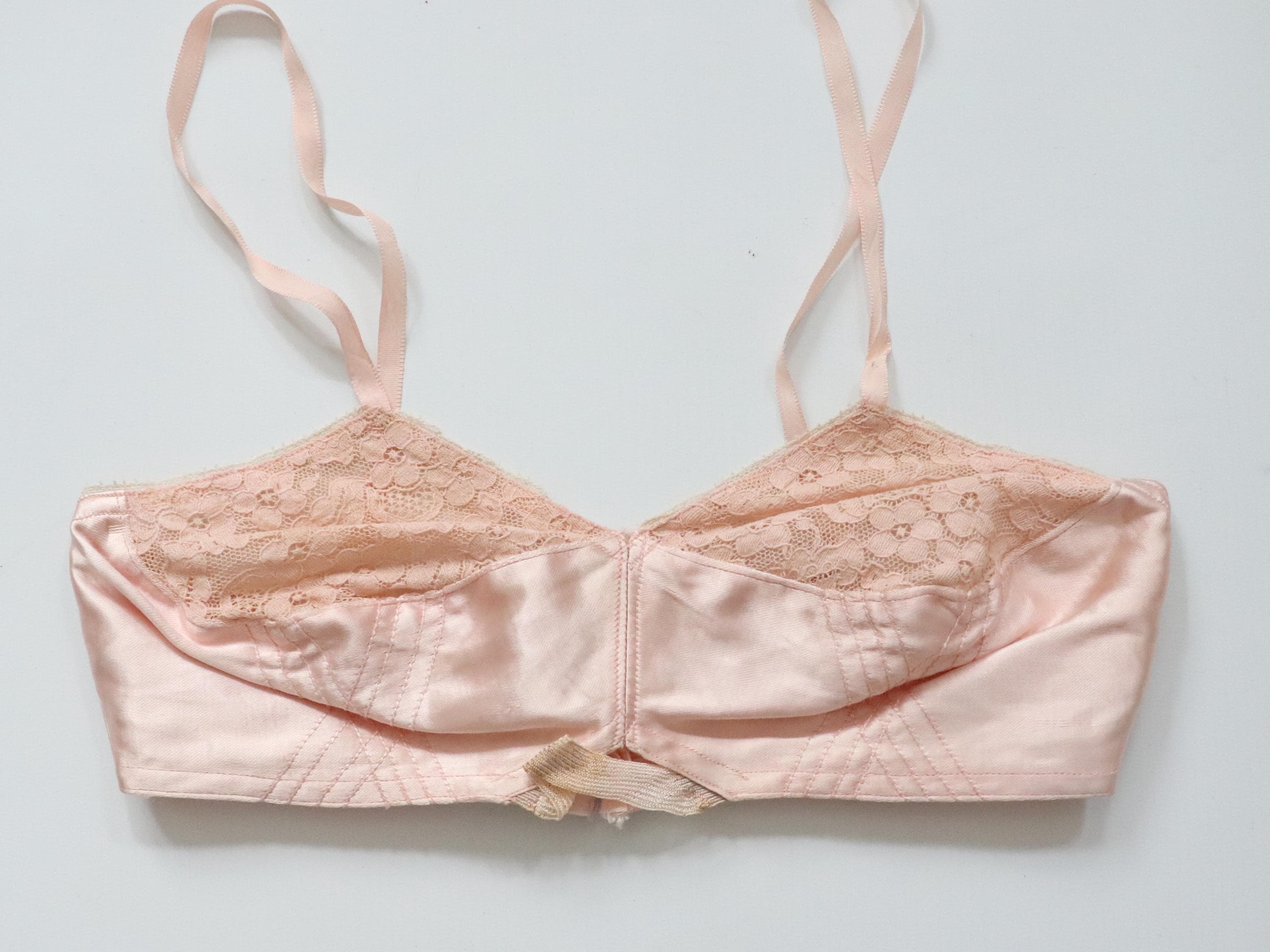 C1930s vintage lingerie, peach pink satin soft cup bra - Underbust 24-26"