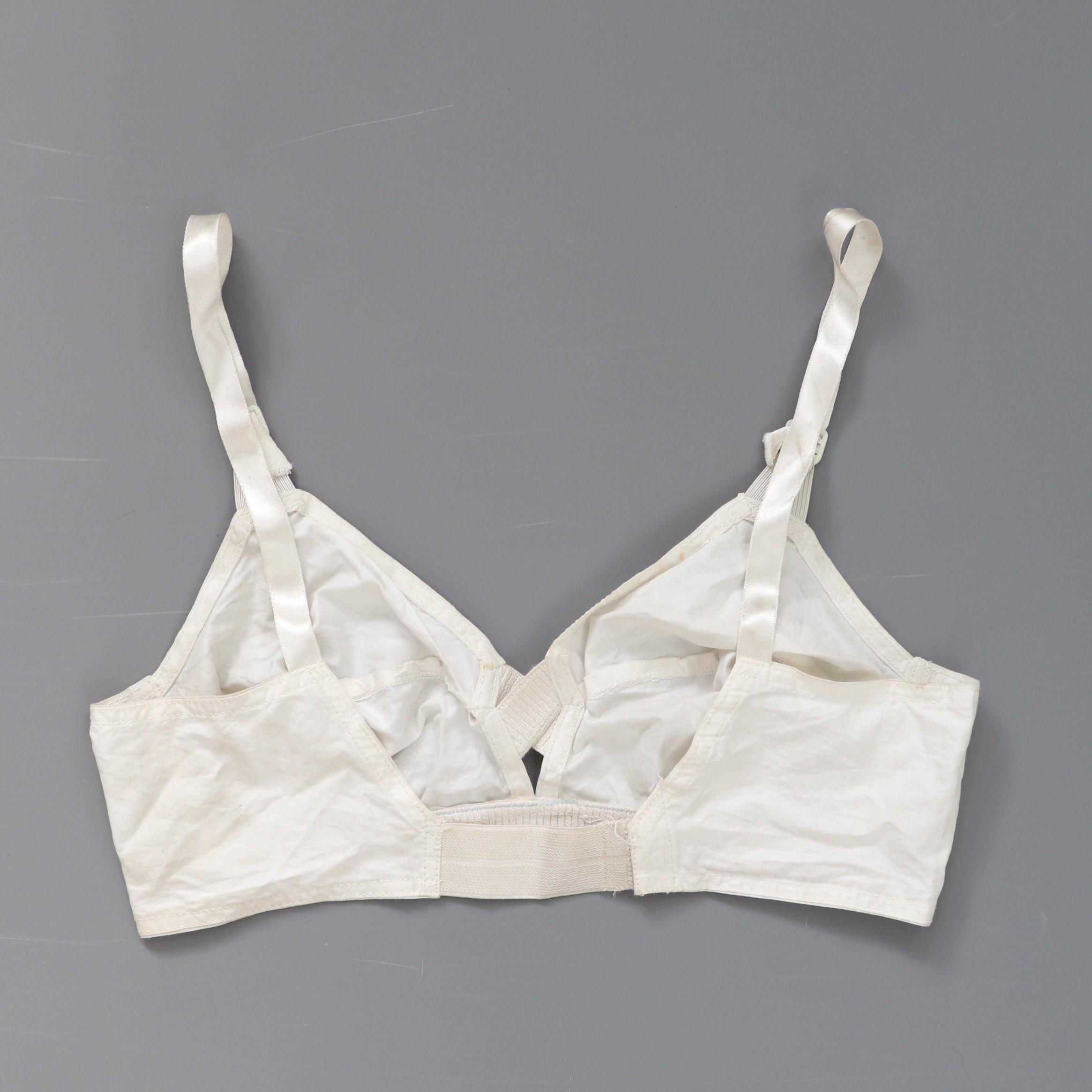 C1950s vintage KEMEGA bra - A Kempat K bra - style 1403B Size 32 , vintage triangle soft bra