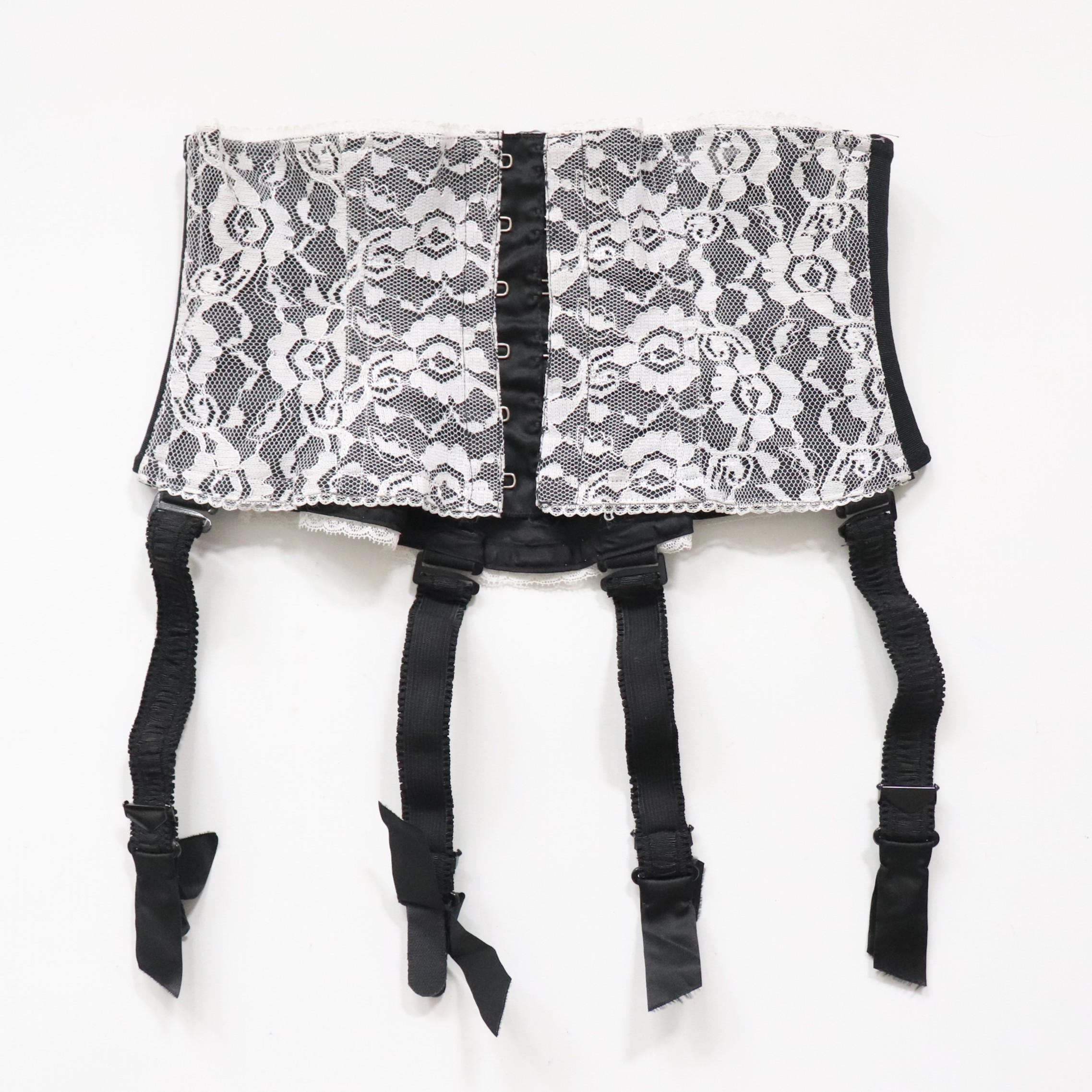 C1960s Vintage Triumph suspender belt, waist cincher belt with 4 supenders - 22"-24" waist