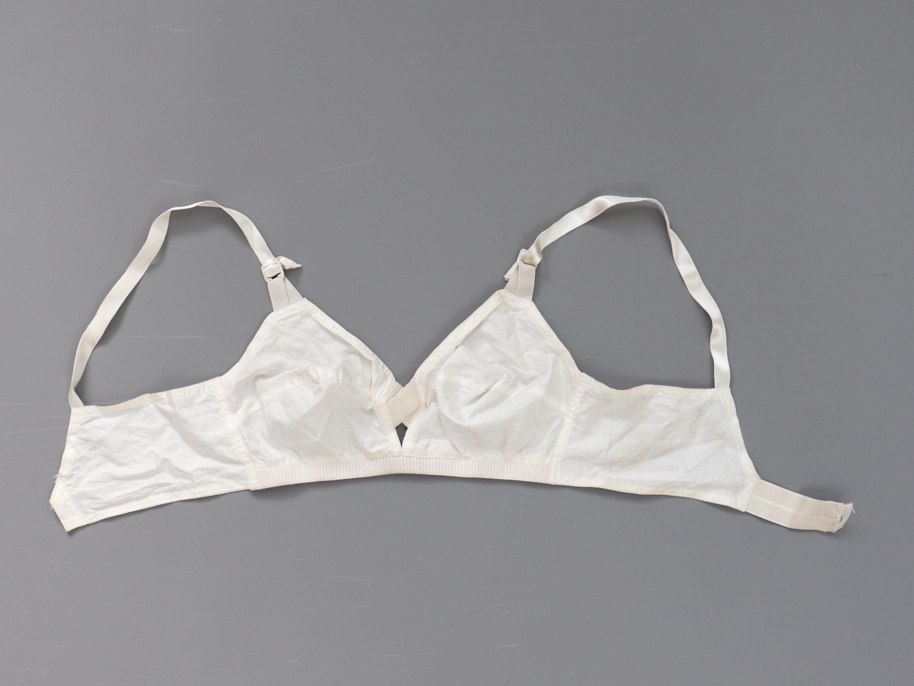 C1950s vintage KEMEGA bra - A Kempat K bra - style 1403B Size 32 , vintage triangle soft bra