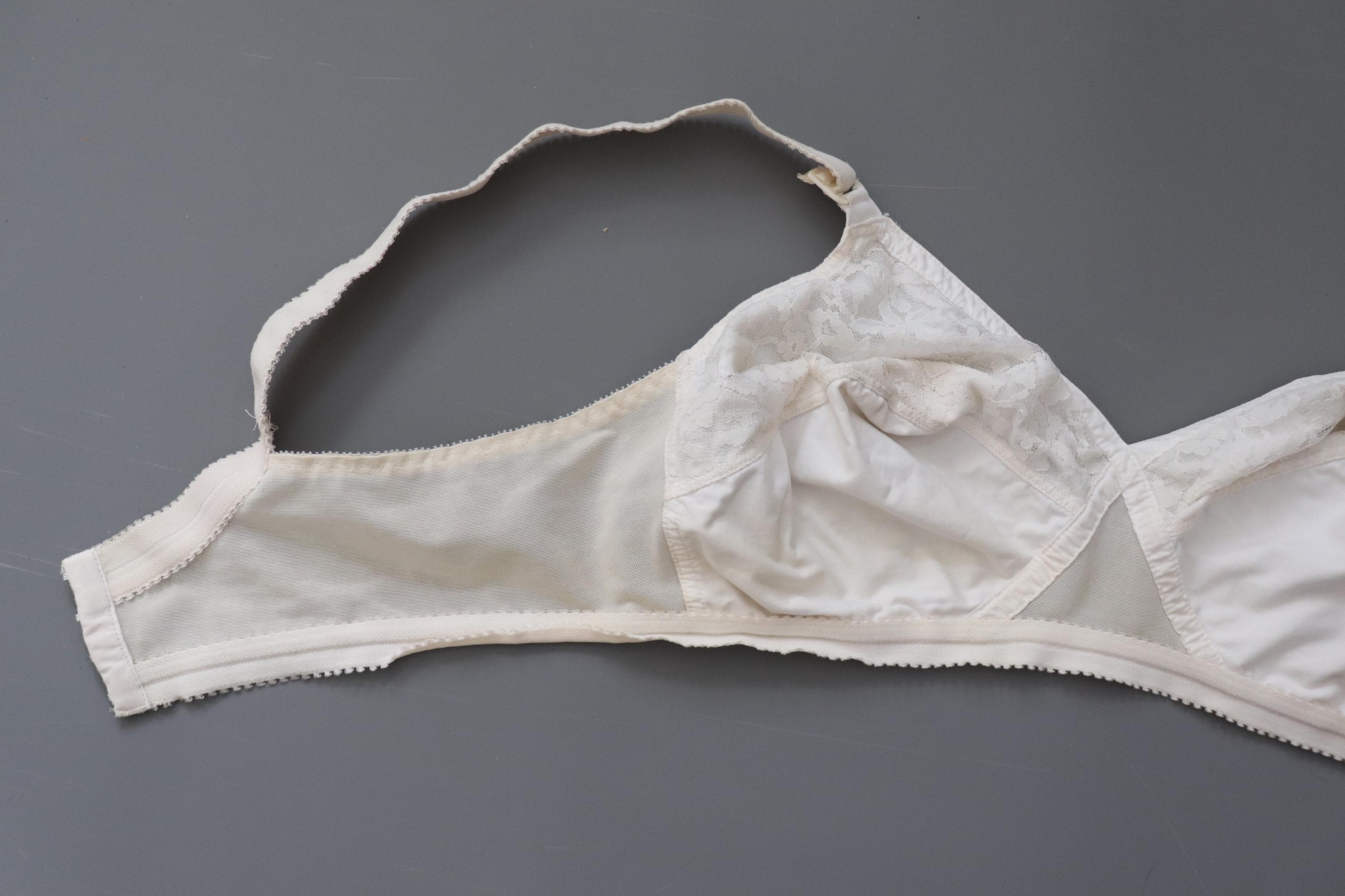 C1970s vintage -soft cup bra  underbust- 31.5" - 36"