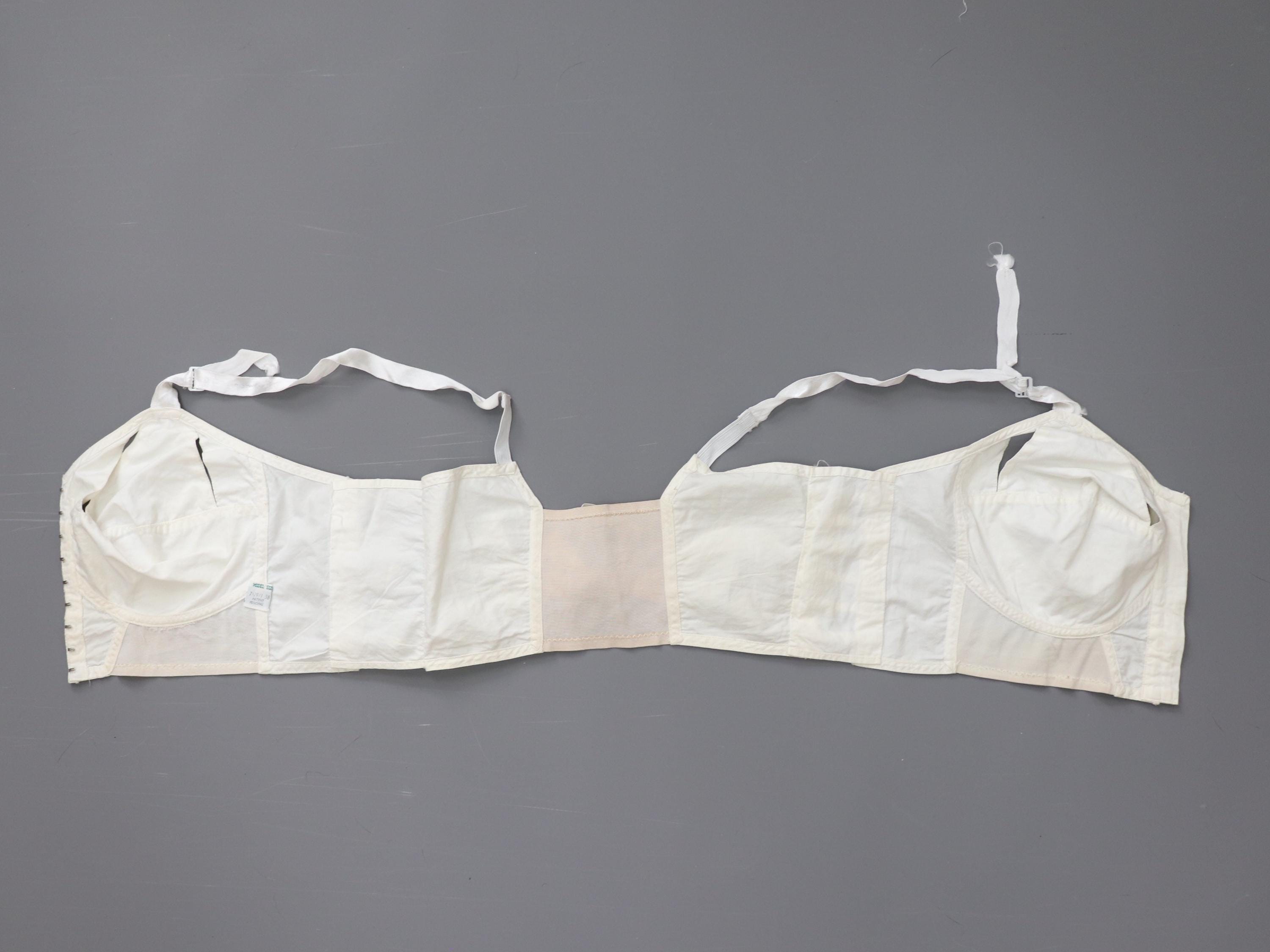 C1950s 1960s vintage Court Royal white fan laced longline bra