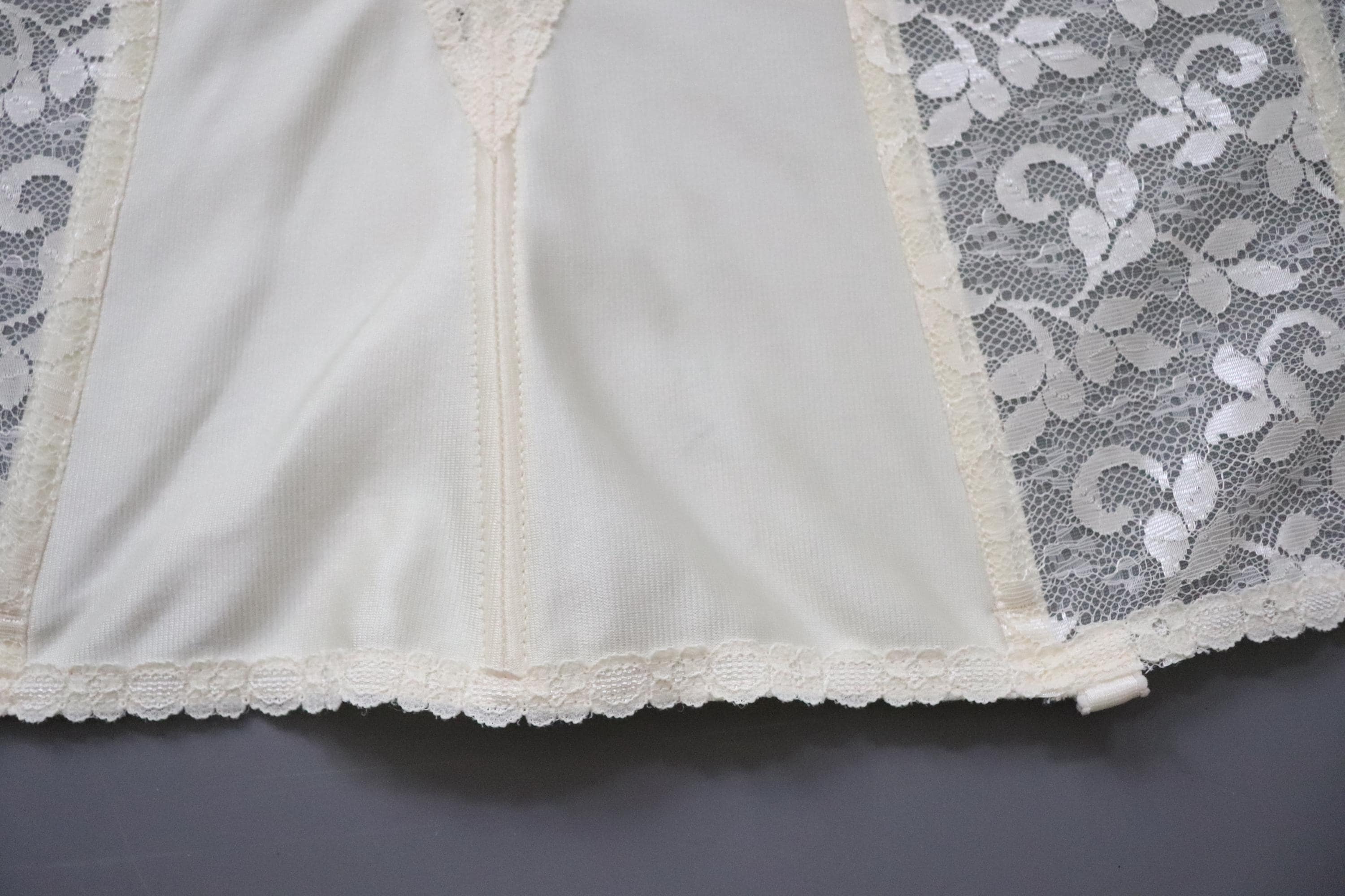 Vintage Carnival cream cupped bustier corset, size 42D