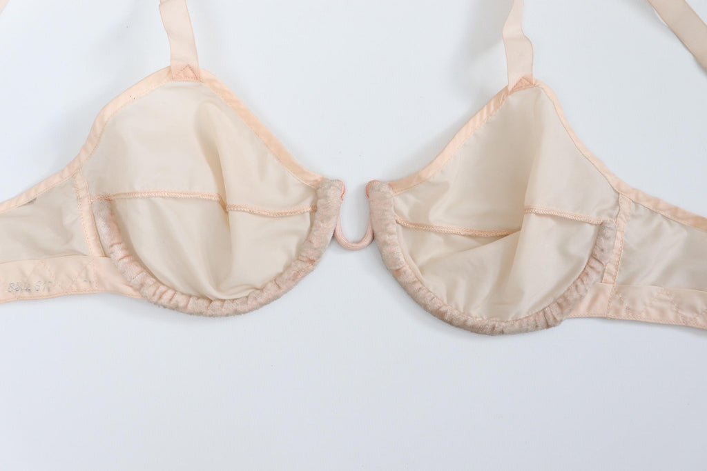 C1950s vintage french lingerie, peach pink monowire bra,
