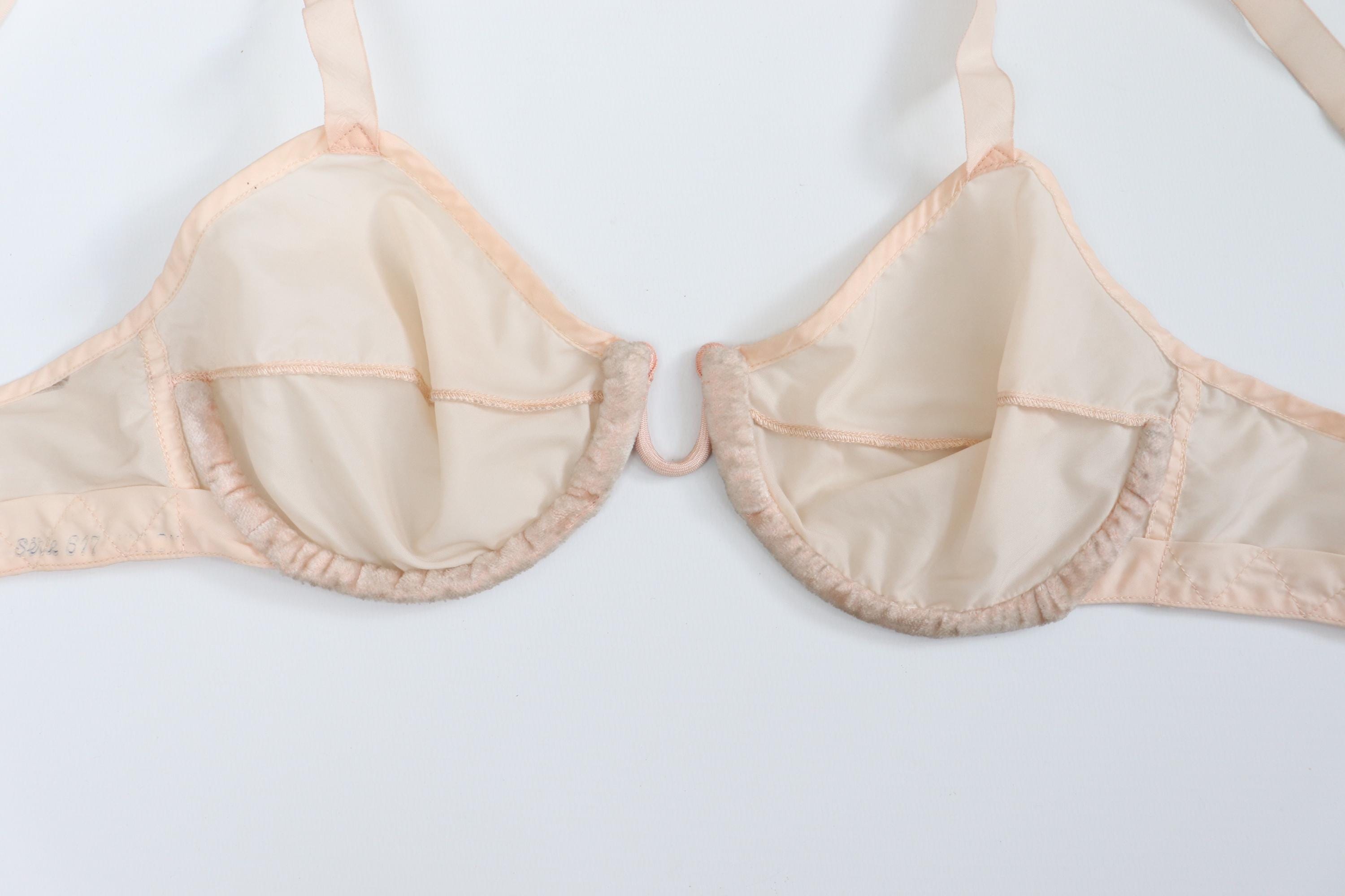 C1950s vintage french lingerie, peach pink monowire bra,