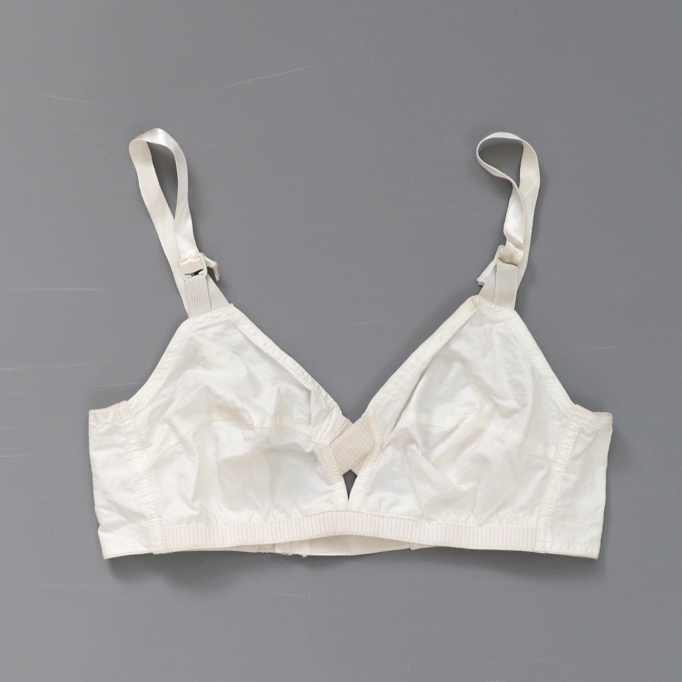 C1950s vintage KEMEGA bra - A Kempat K bra - style 1403B Size 32 , vintage triangle soft bra