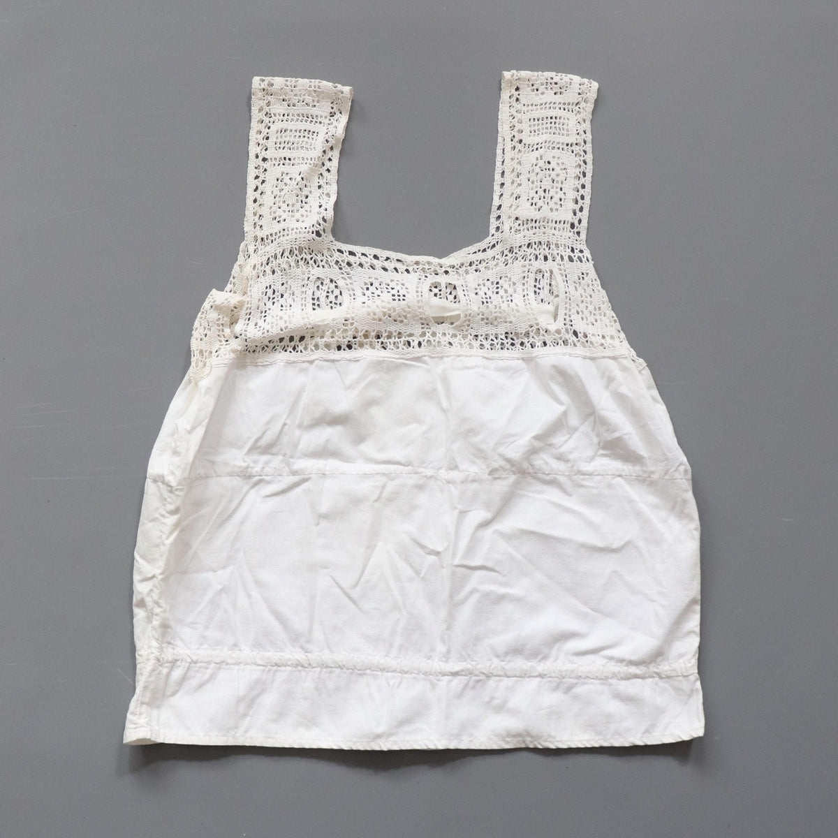 Vintage womens corset cover blouse camisole lace neckline - chest approx 38"