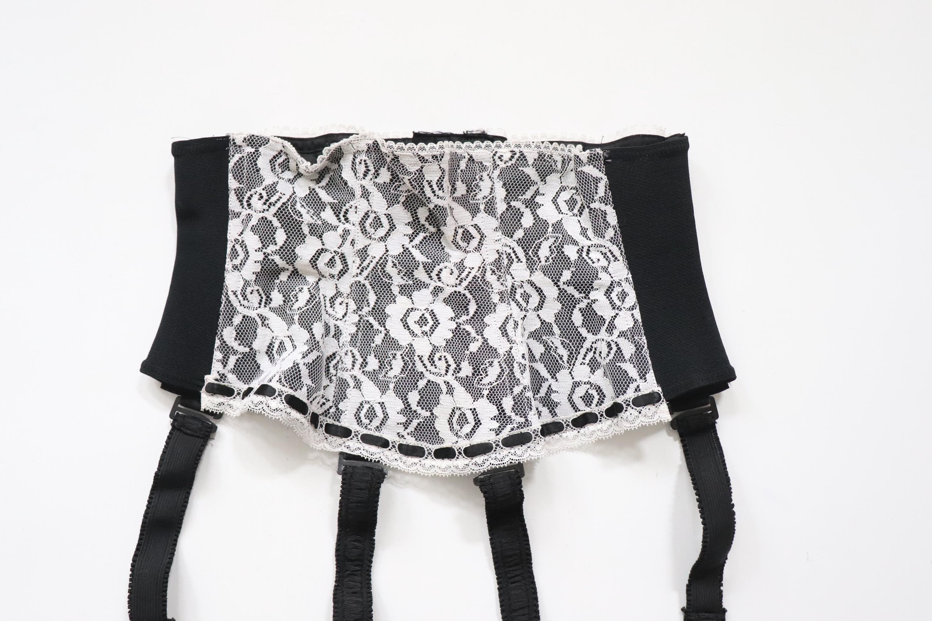 C1960s Vintage Triumph suspender belt, waist cincher belt with 4 supenders - 22"-24" waist