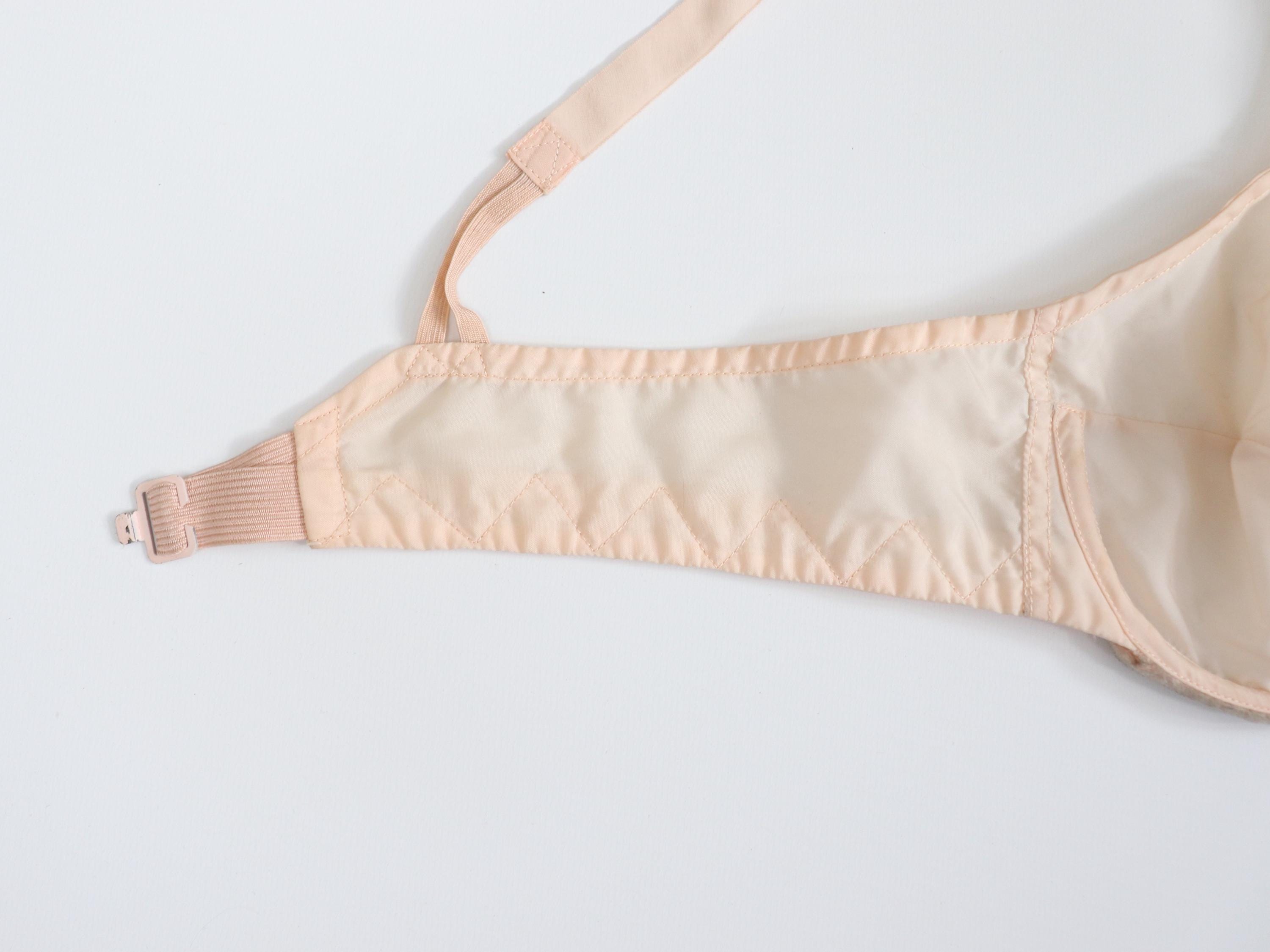 C1950s vintage french lingerie, peach pink monowire bra,