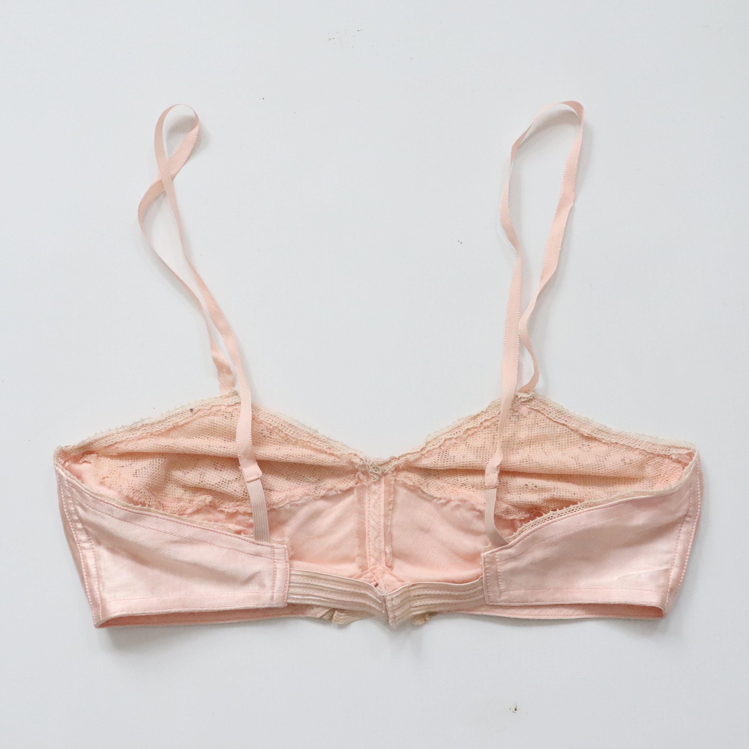 C1930s vintage lingerie, peach pink satin soft cup bra - Underbust 24-26"