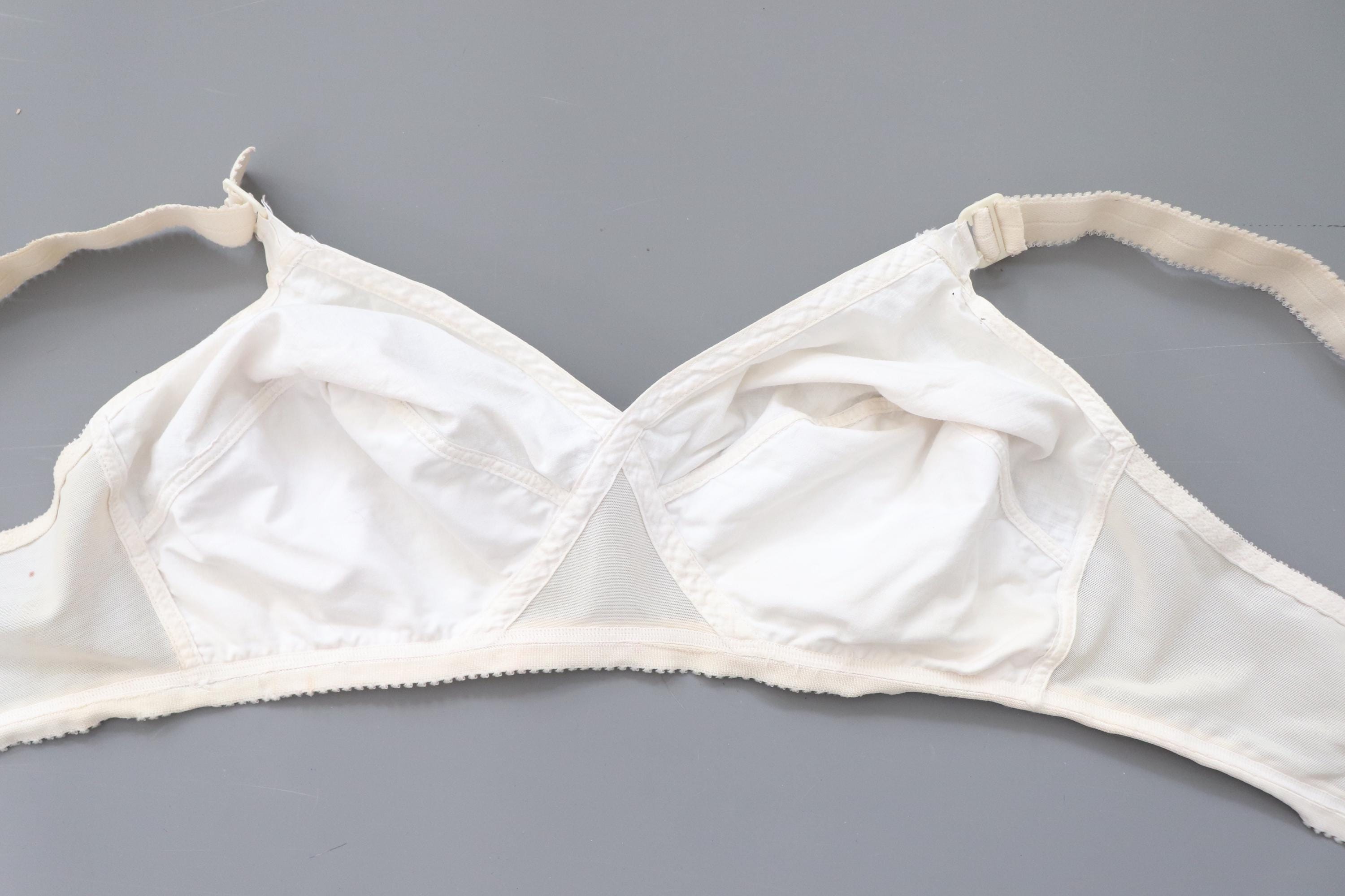 C1970s vintage -soft cup bra  underbust- 31.5" - 36"