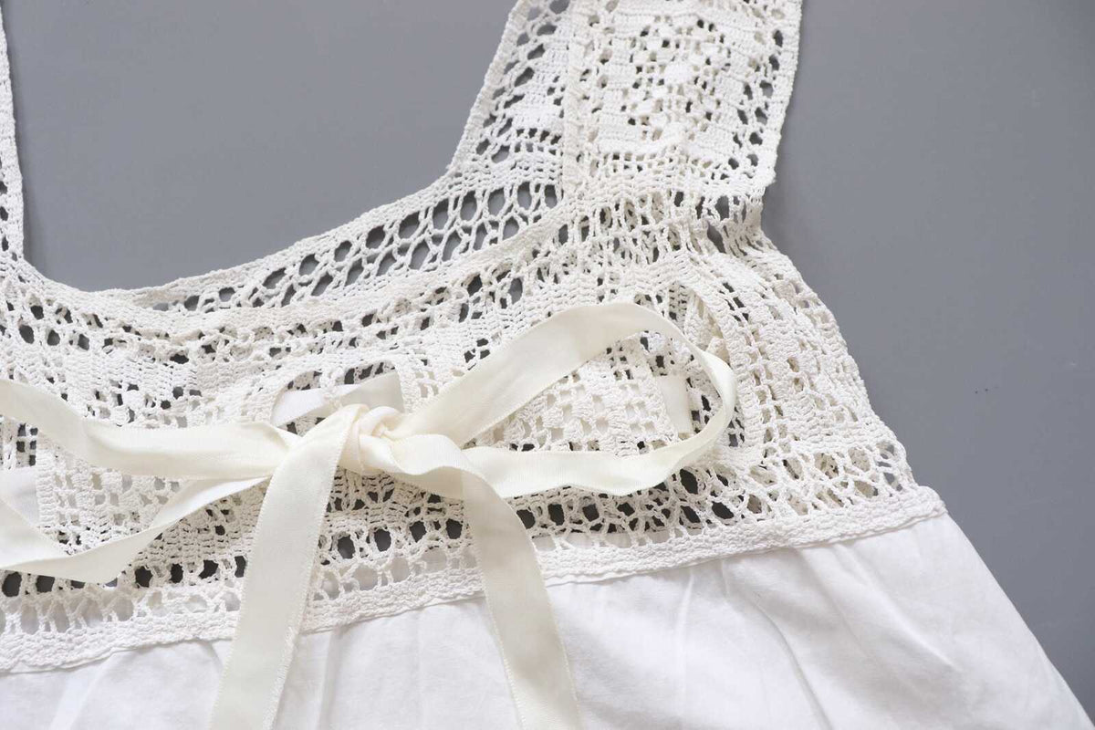 Vintage womens corset cover blouse camisole lace neckline - chest approx 38"