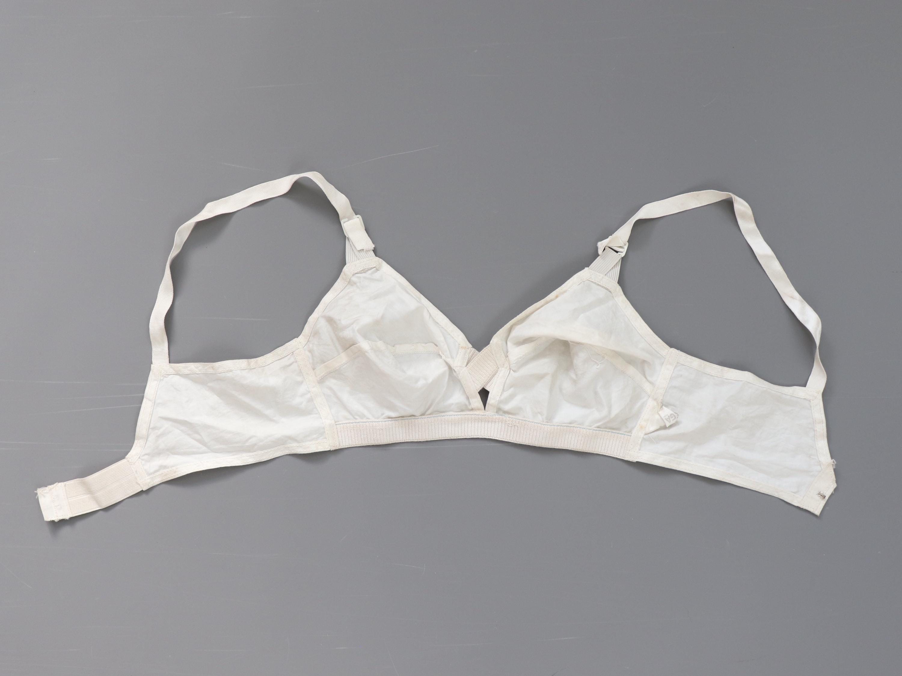 C1950s vintage KEMEGA bra - A Kempat K bra - style 1403B Size 32 , vintage triangle soft bra