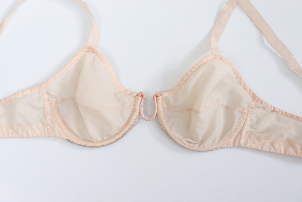 C1950s vintage french lingerie, peach pink monowire bra,