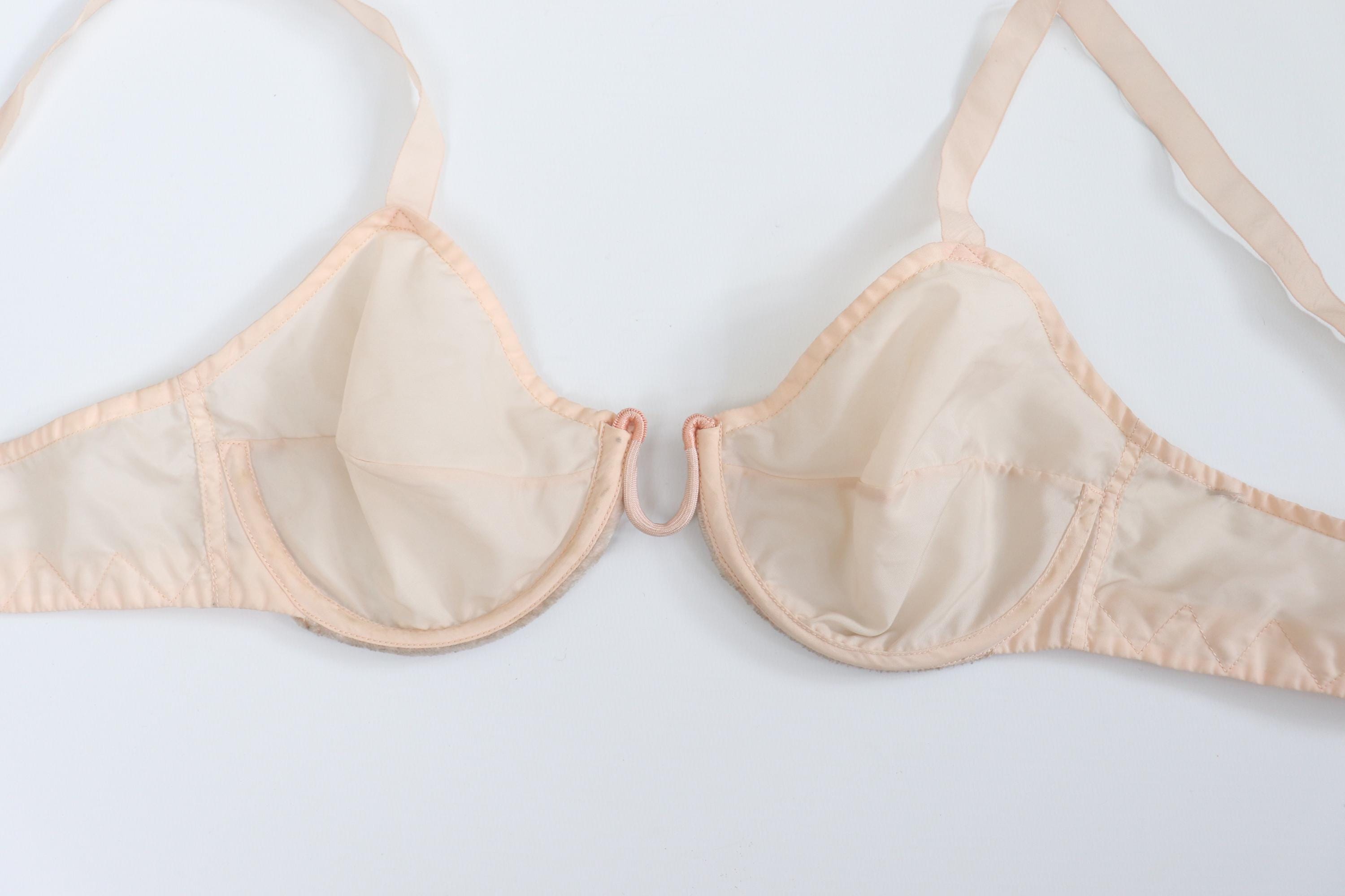 C1950s vintage french lingerie, peach pink monowire bra,