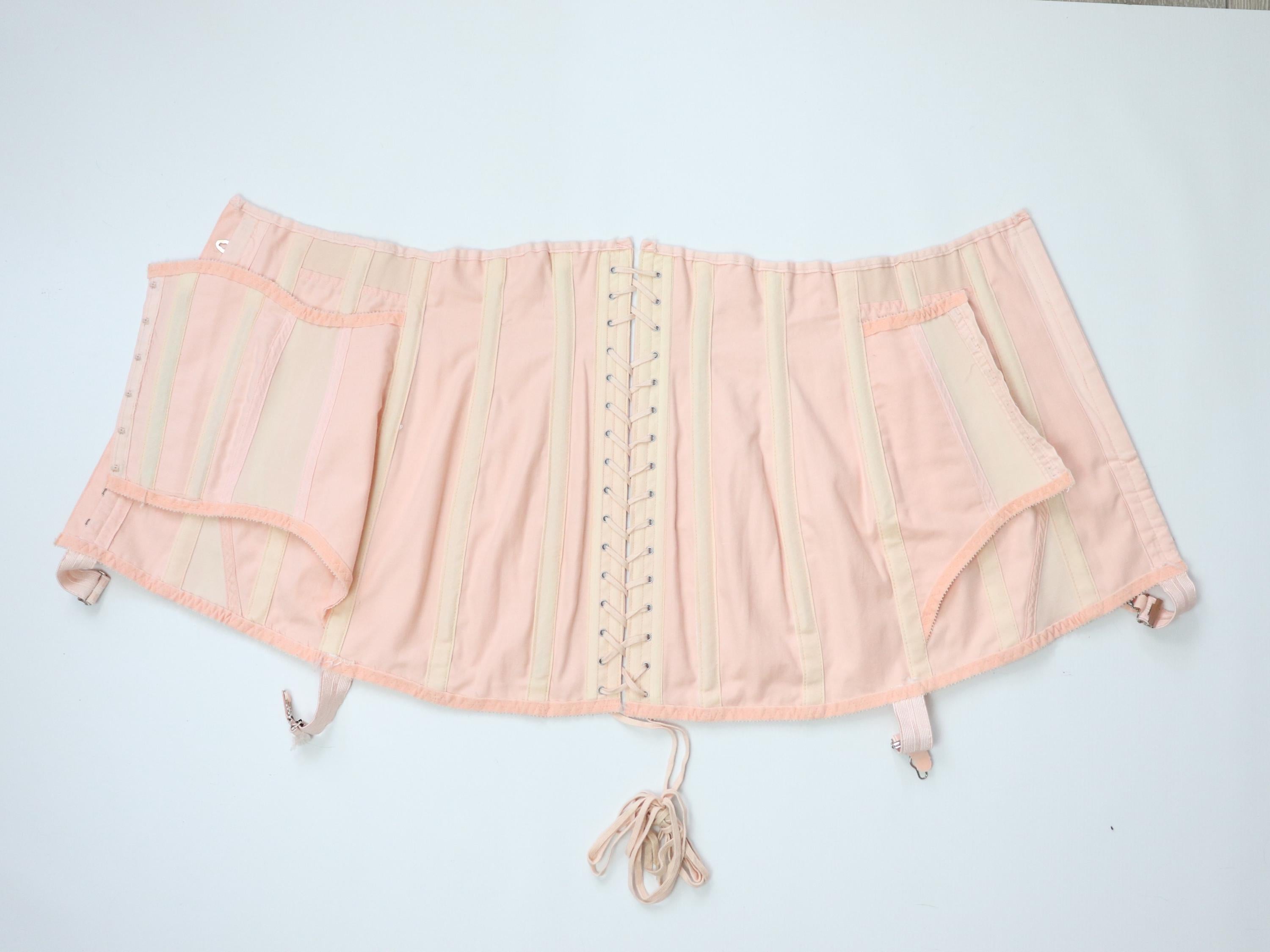 C1970s vintage Twilfit pale pink corset girdle with inner support band and discreet busk fastening - 29-30" WAIST