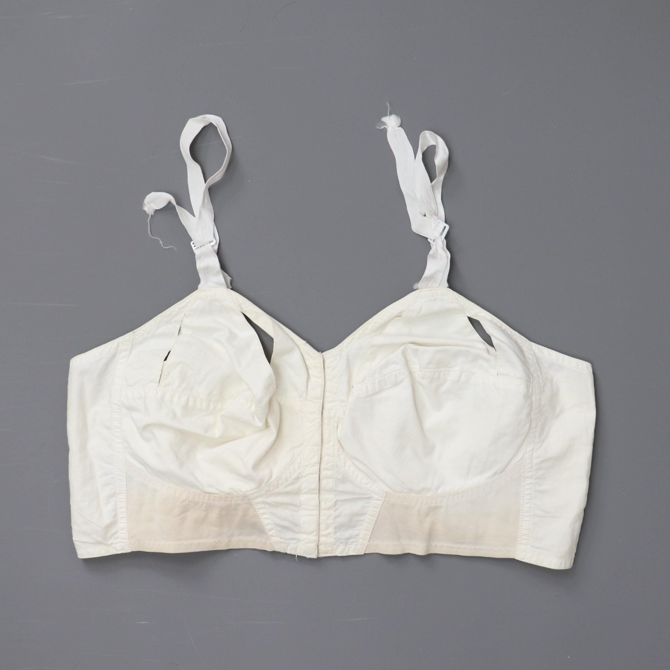 C1950s 1960s vintage Court Royal white fan laced longline bra