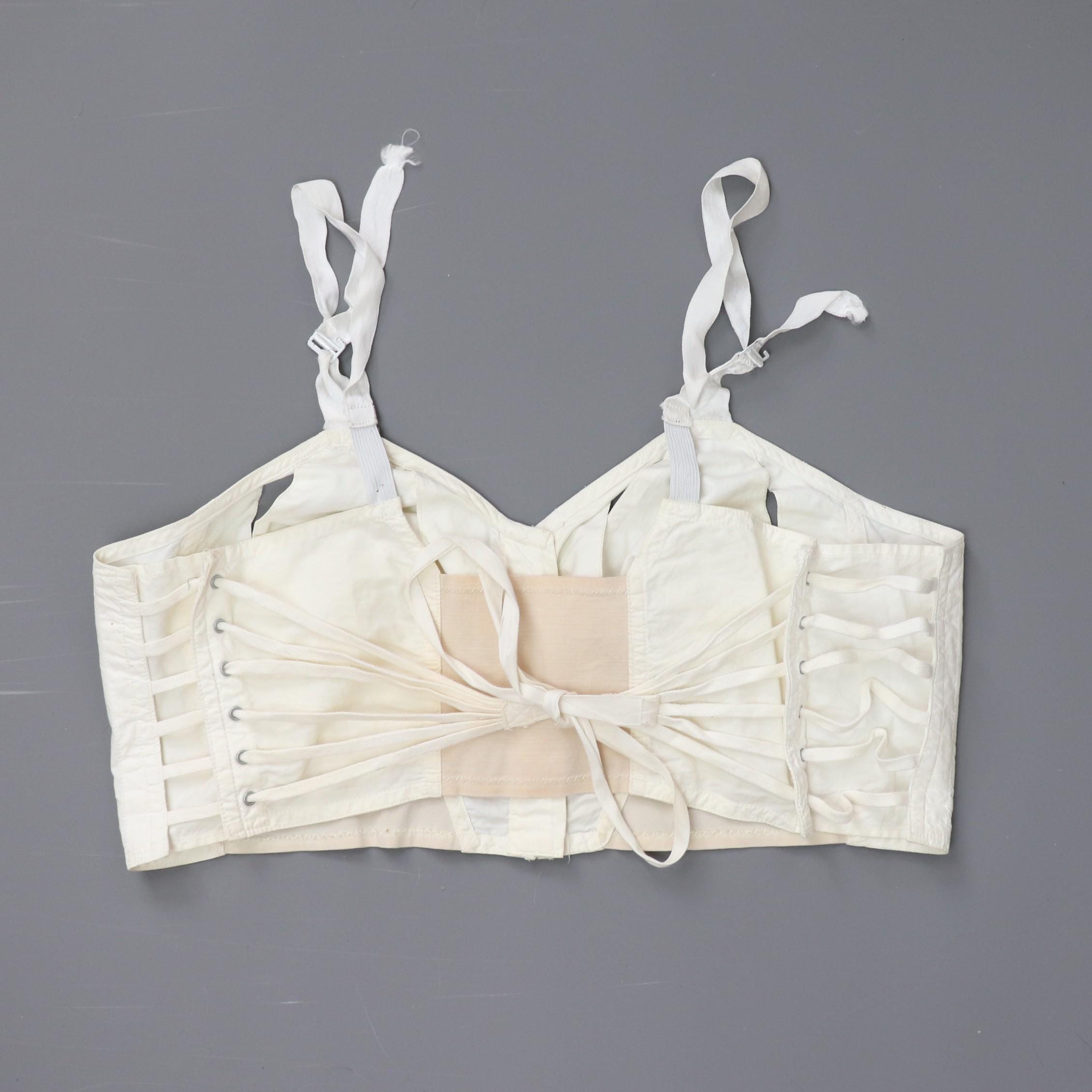 C1950s 1960s vintage Court Royal white fan laced longline bra
