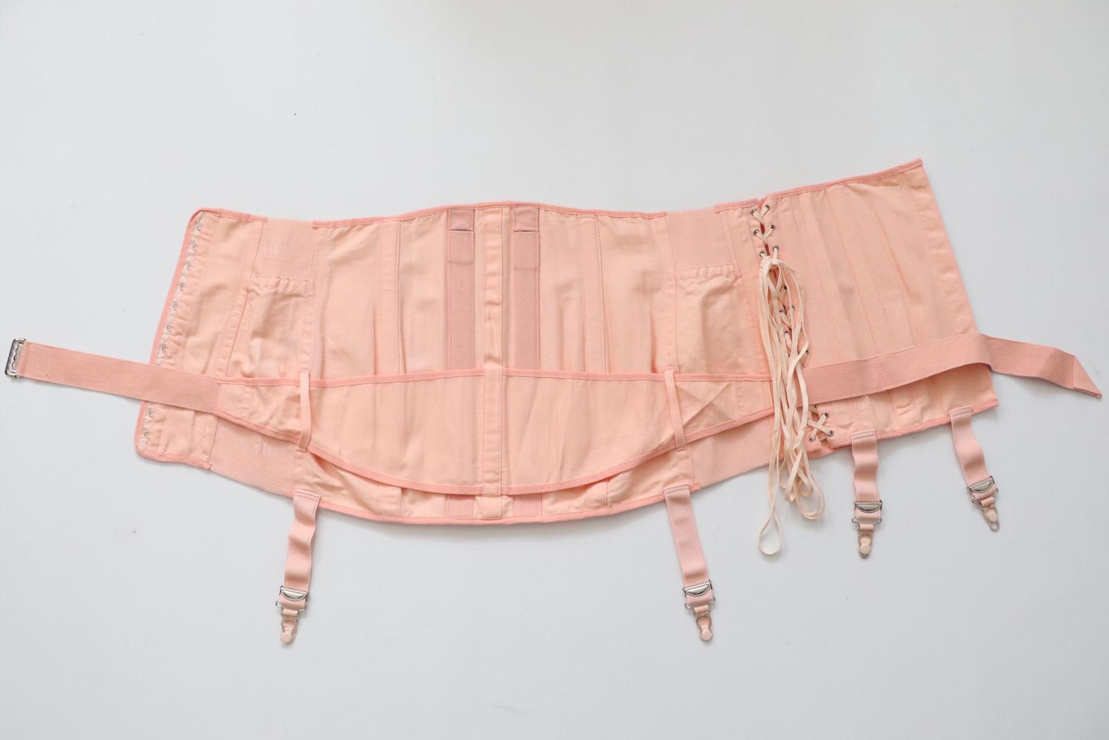 C1980s vintage pink D ROSE corset girdle -  SIZE - 32 inches waist