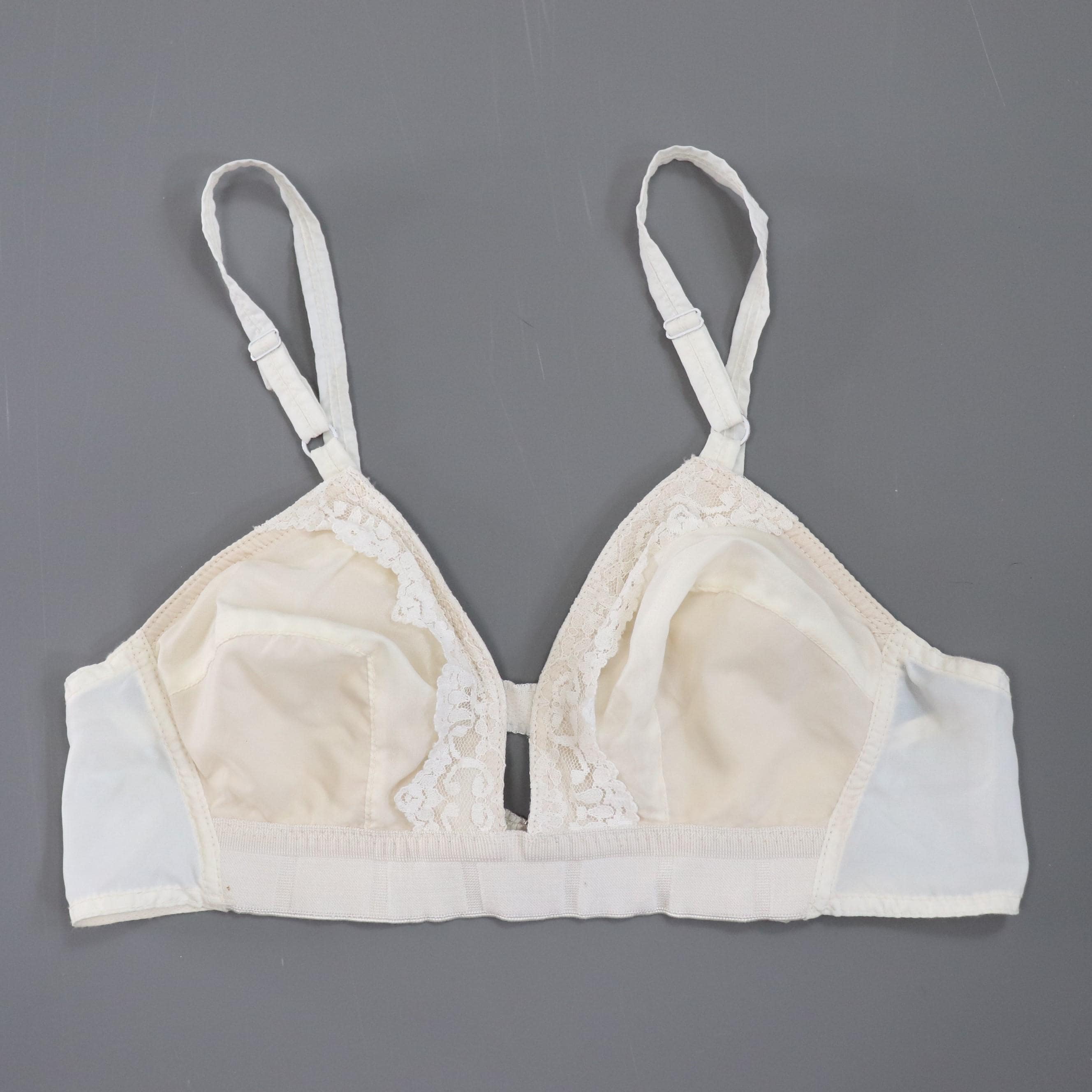 C1950s vintage Sidroy bra - Style Laura - Size 32 B cup, vintage triangle soft bra