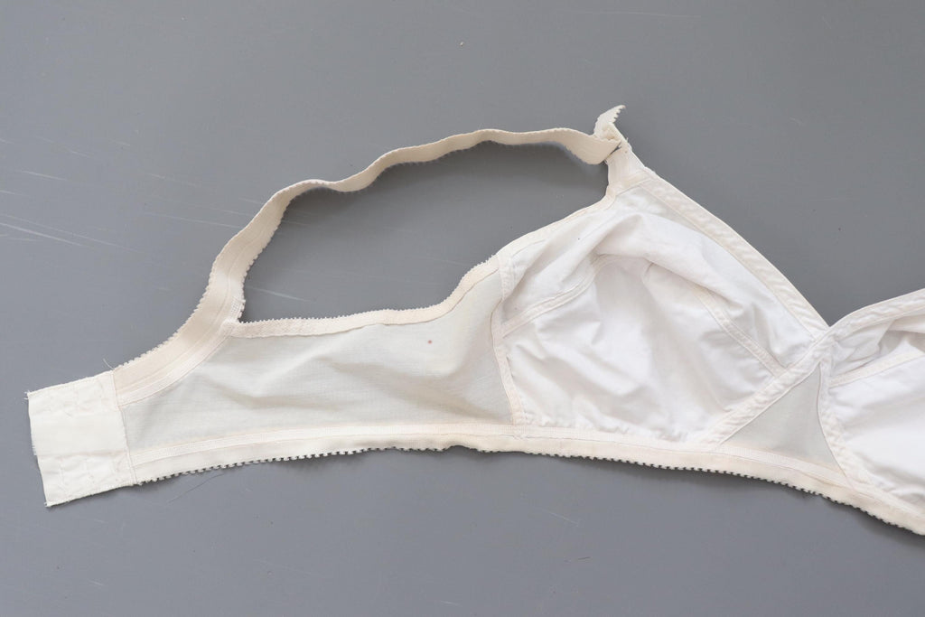 C1970s vintage -soft cup bra  underbust- 31.5" - 36"