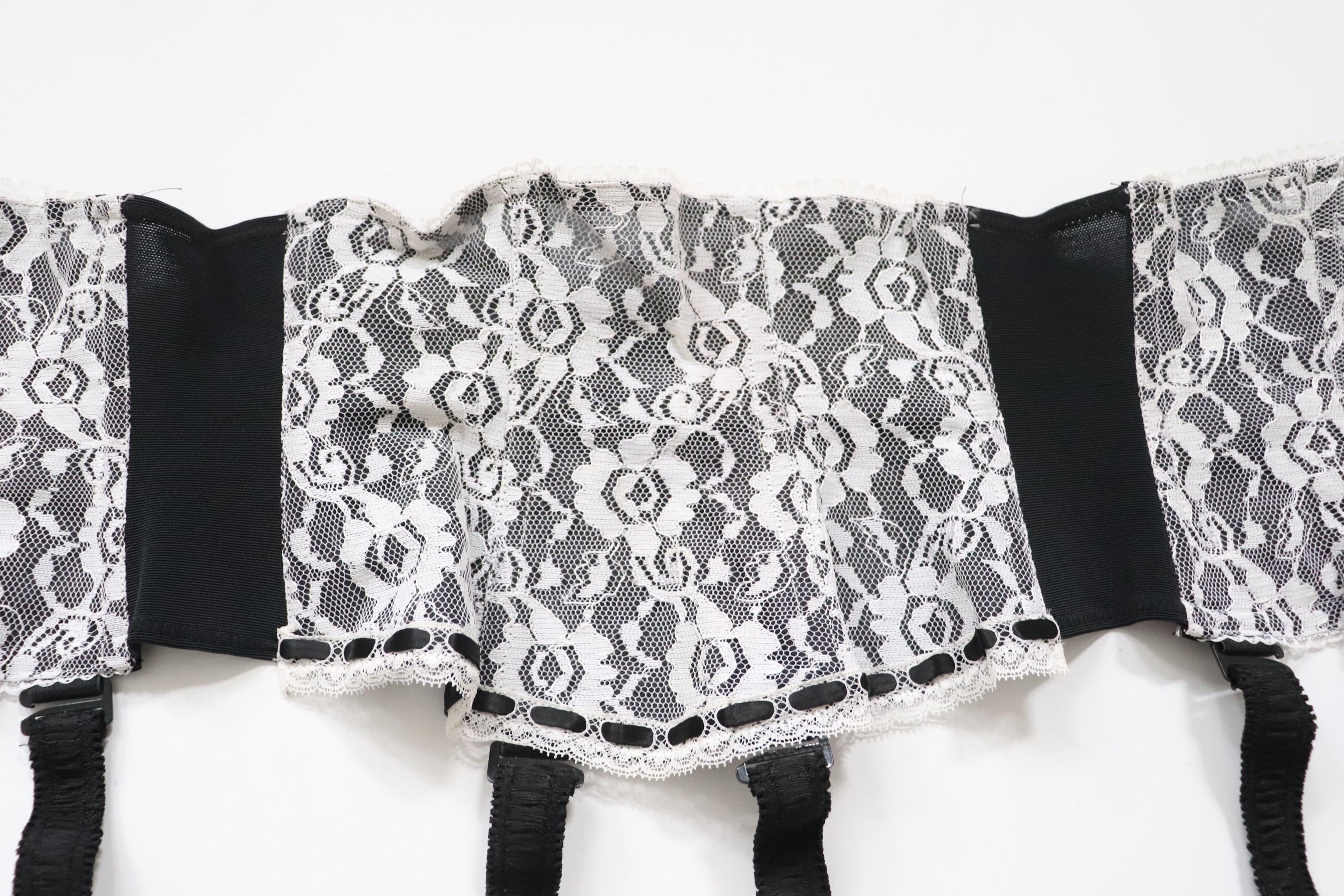 C1960s Vintage Triumph suspender belt, waist cincher belt with 4 supenders - 22"-24" waist