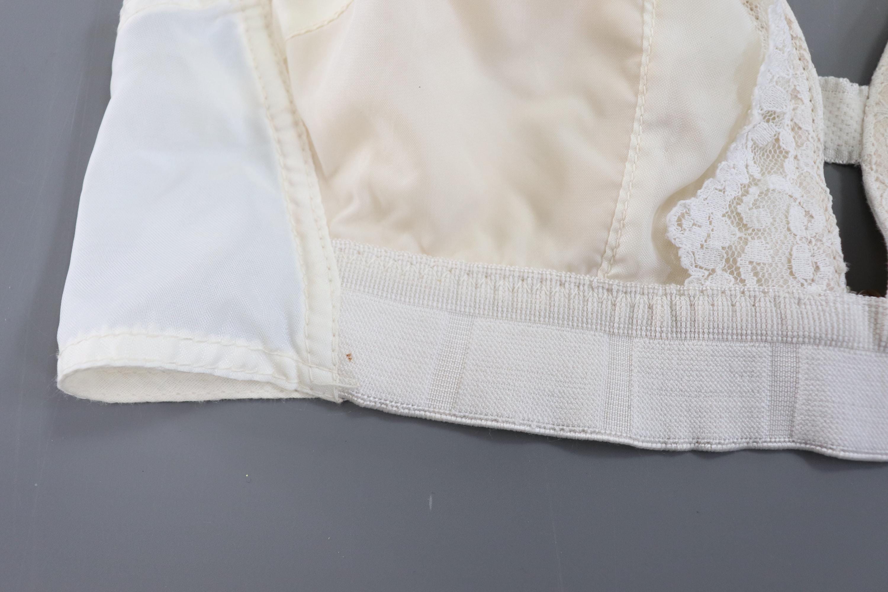 C1950s vintage Sidroy bra - Style Laura - Size 32 B cup, vintage triangle soft bra