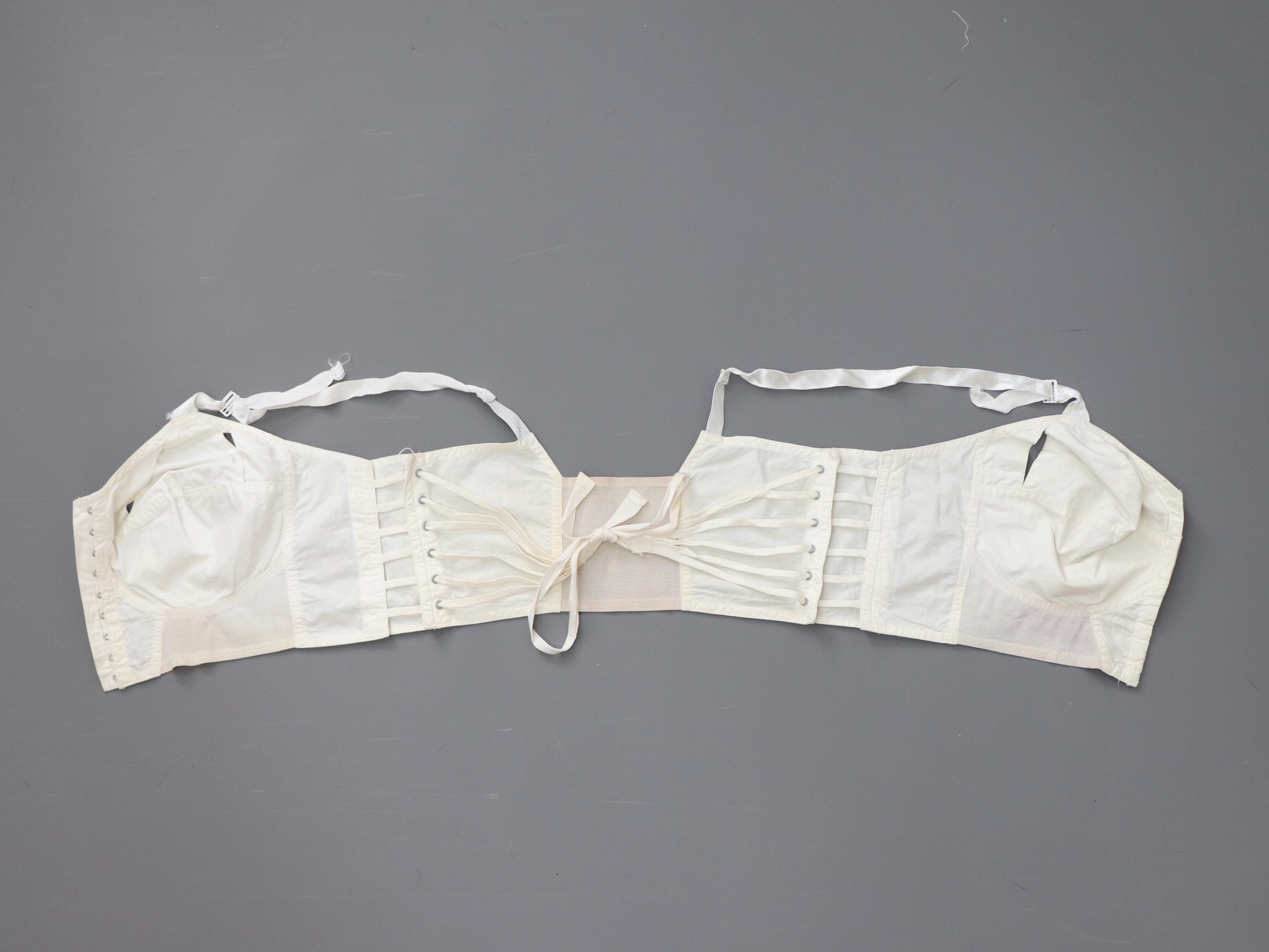 C1950s 1960s vintage Court Royal white fan laced longline bra