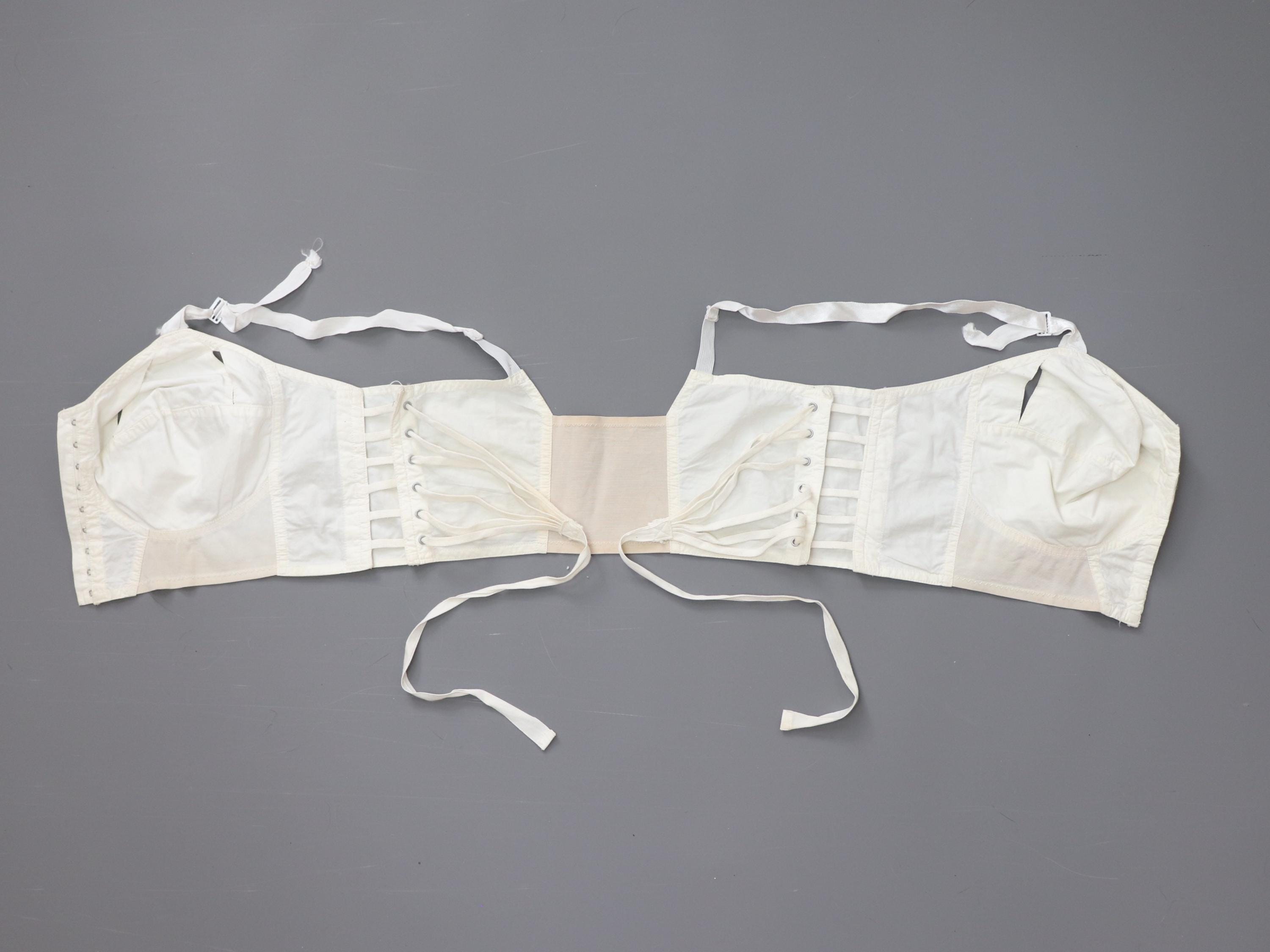 C1950s 1960s vintage Court Royal white fan laced longline bra