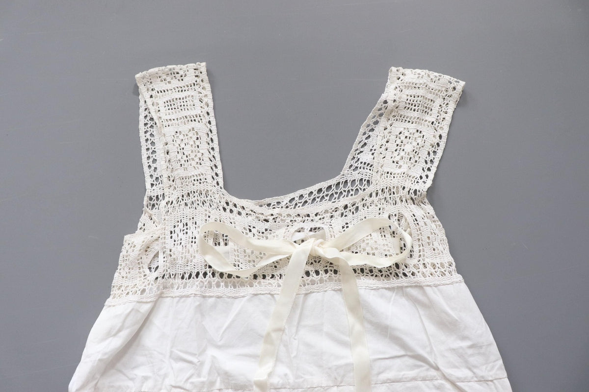 Vintage womens corset cover blouse camisole lace neckline - chest approx 38"